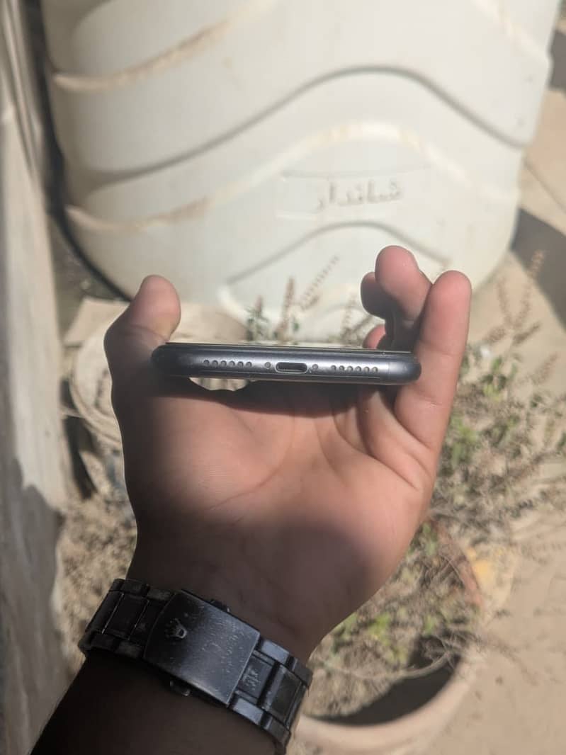 Apple iPhone 11 3