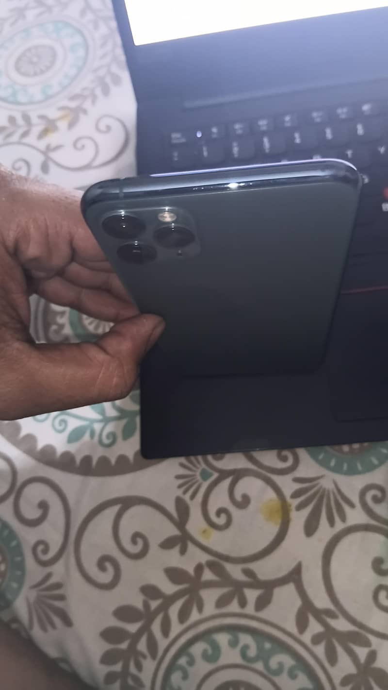 Apple iPhone 11 Pro Max 2