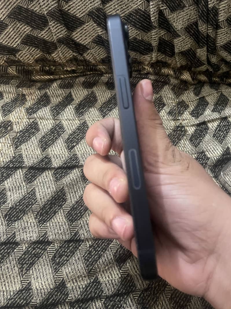 Apple iPhone 13 4