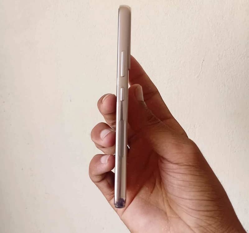 Samsung Mobile S22 Plus 1