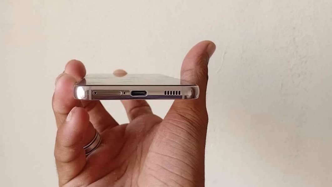 Samsung Mobile S22 Plus 2