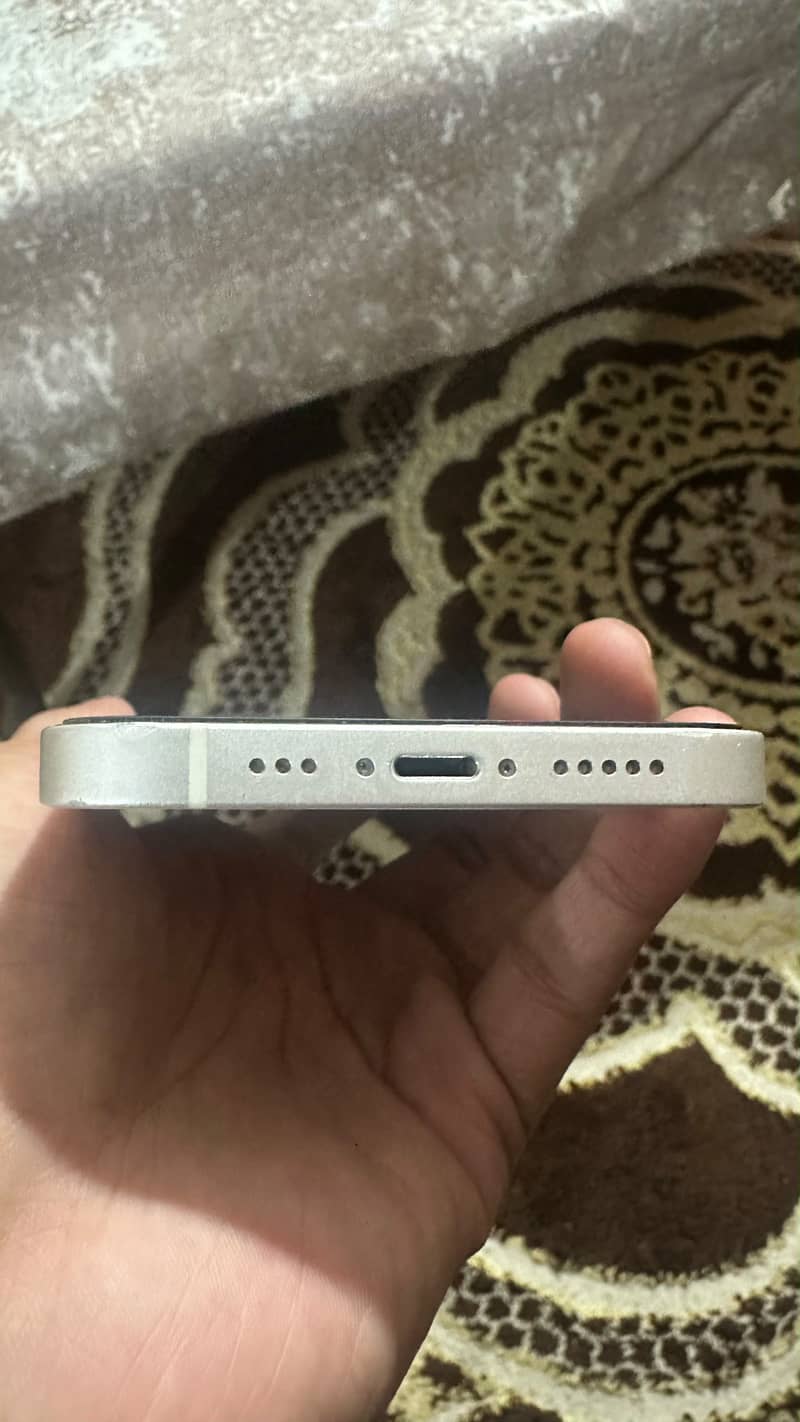 Apple iPhone 12 4