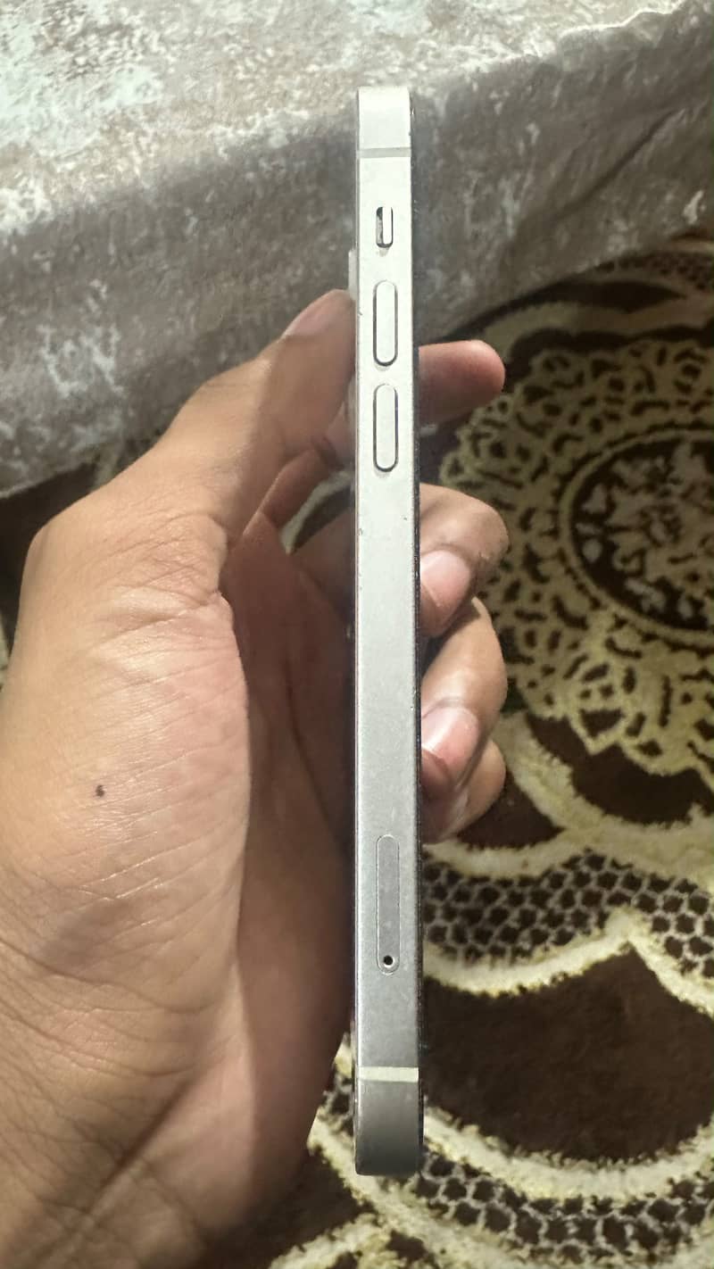 Apple iPhone 12 6