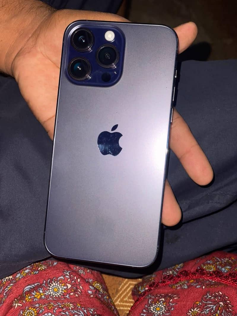 Apple iPhone 14 Pro Max 1
