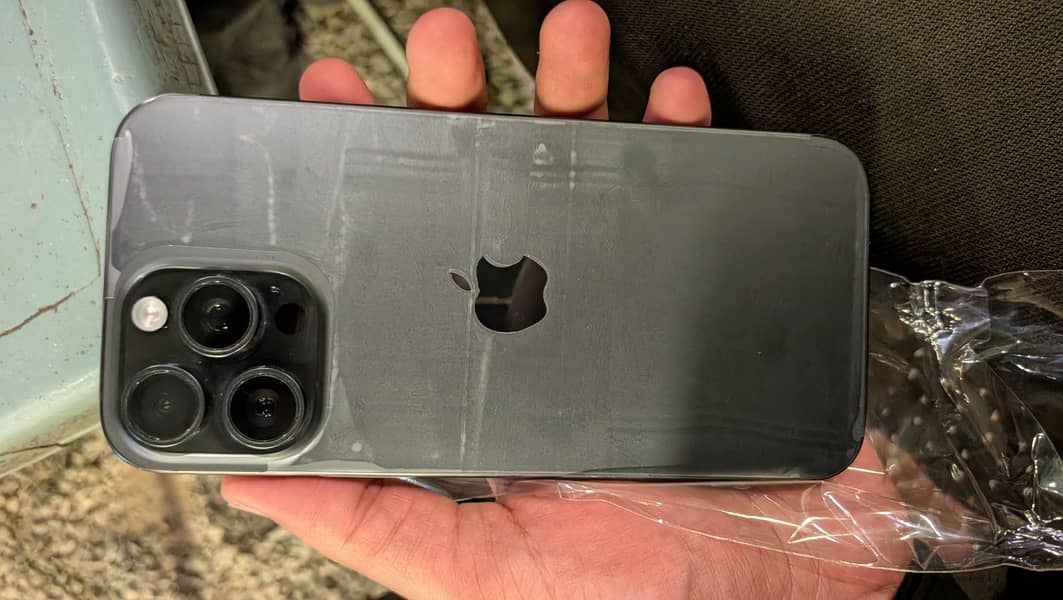 Apple iPhone 16 Pro Max 0