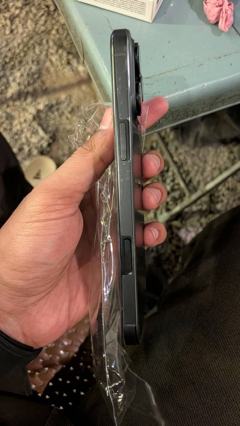 Apple iPhone 16 Pro Max 1