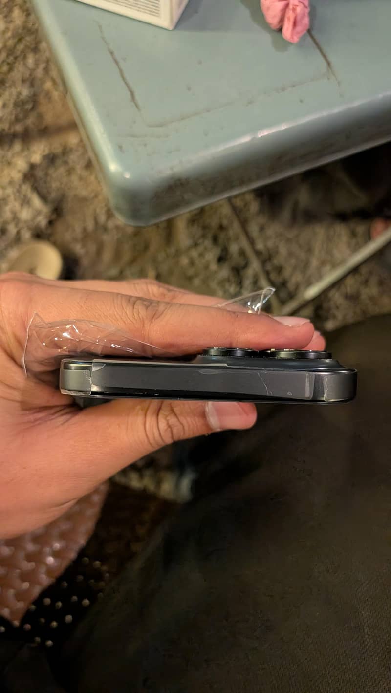 Apple iPhone 16 Pro Max 4