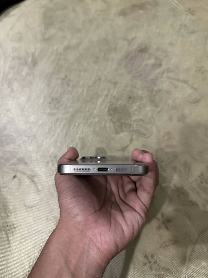 Apple iPhone 15 Pro Max 1