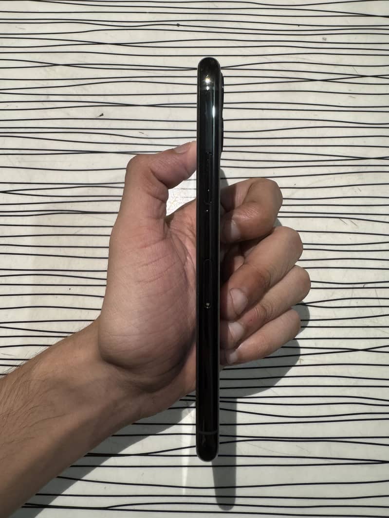 Apple iPhone 11 Pro 1