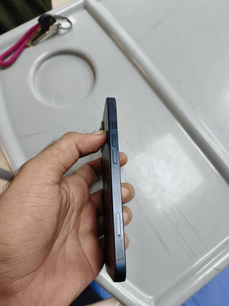 Apple iPhone 13 JV 5