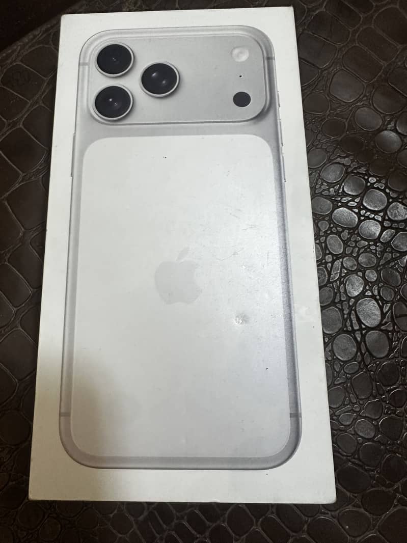 iPhone 17 Pro Max 2TB Box pack 2