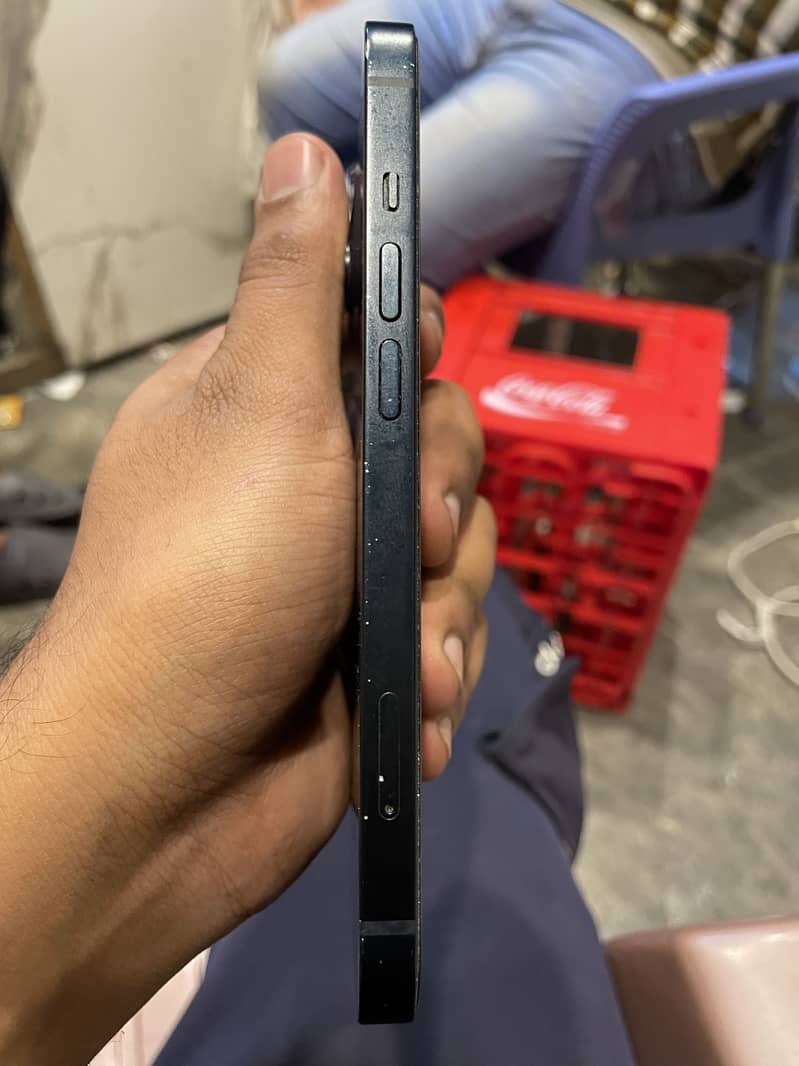 Apple iPhone 13 2