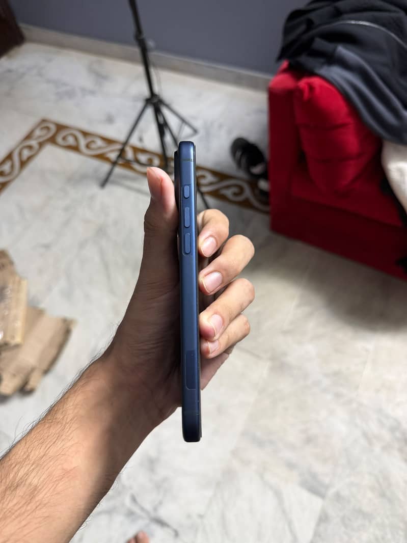 Apple iPhone 17 Pro Max 4