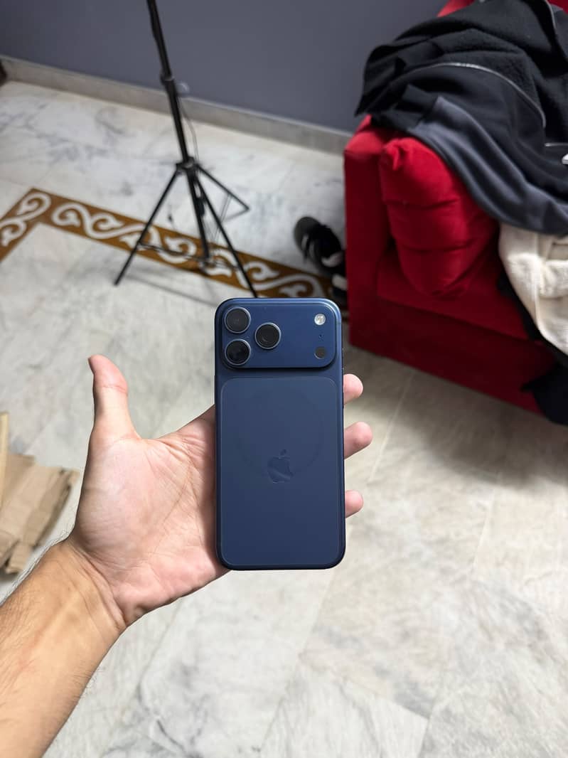 Apple iPhone 17 Pro Max 6