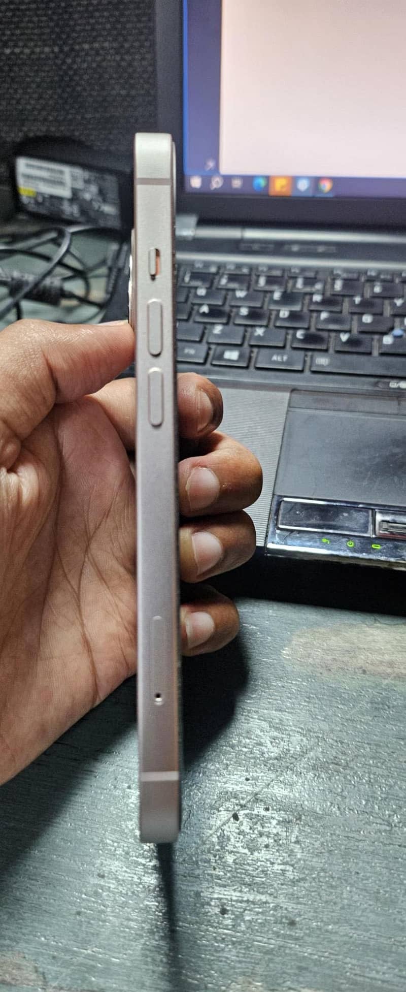 Apple iPhone 13 2