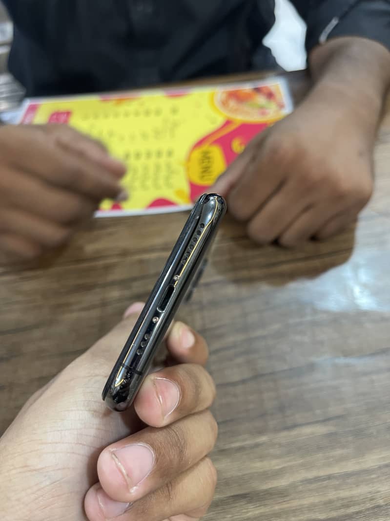 iPhone 11 Pro 5