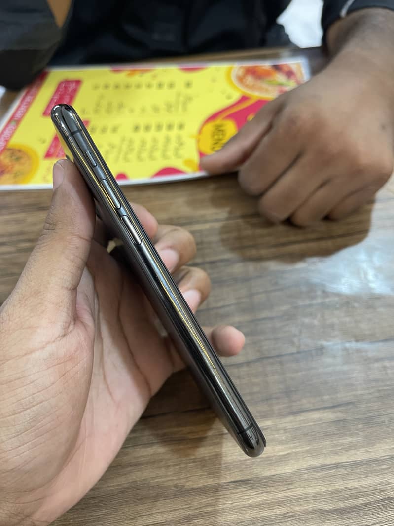 iPhone 11 Pro 6