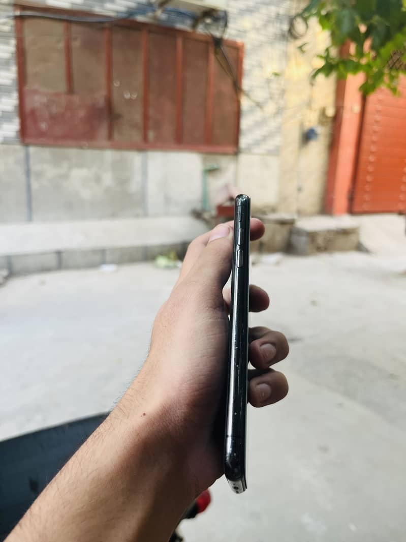 Apple iPhone XS 1