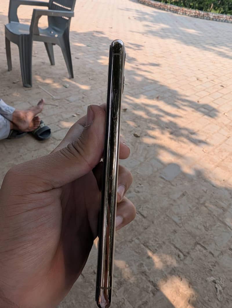 Apple iPhone 11 Pro Max 1