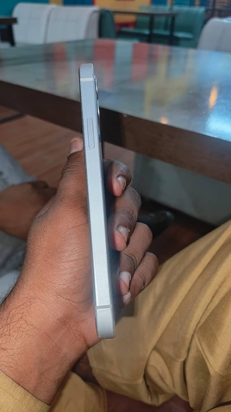 Apple iPhone 12 3