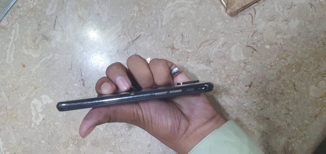 Apple iPhone XS 3