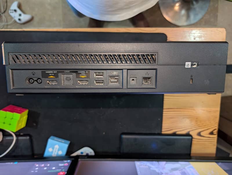 Xbox one 500 gb with controller 1