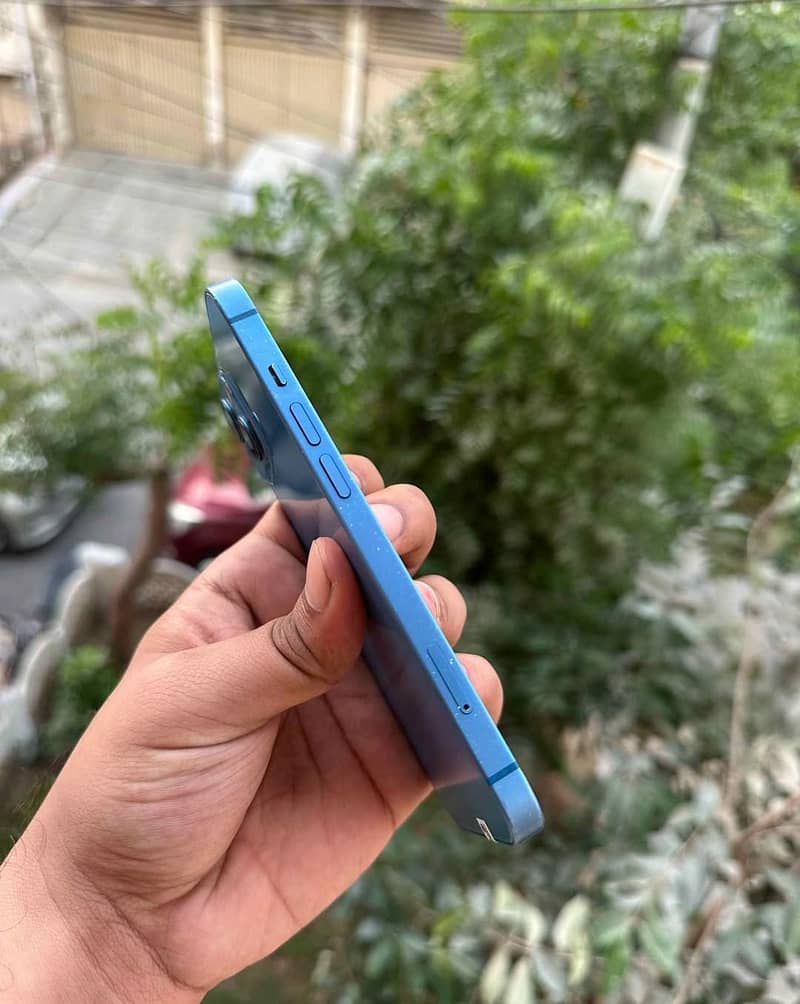 Apple iPhone 13 3