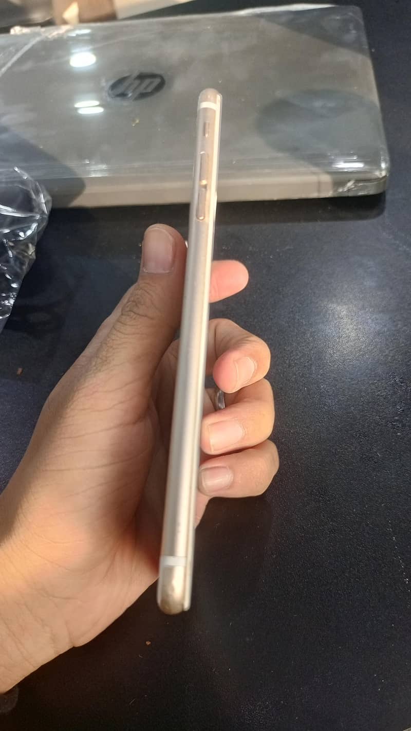 Apple iPhone 6 Plus 1