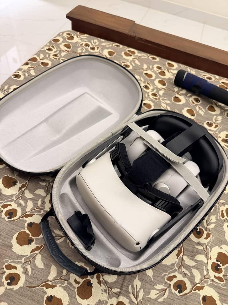 Oculus Quest 2 + IB Cricket Bat 5