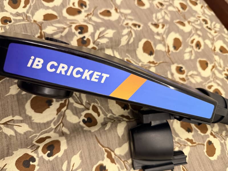 Oculus Quest 2 + IB Cricket Bat 6