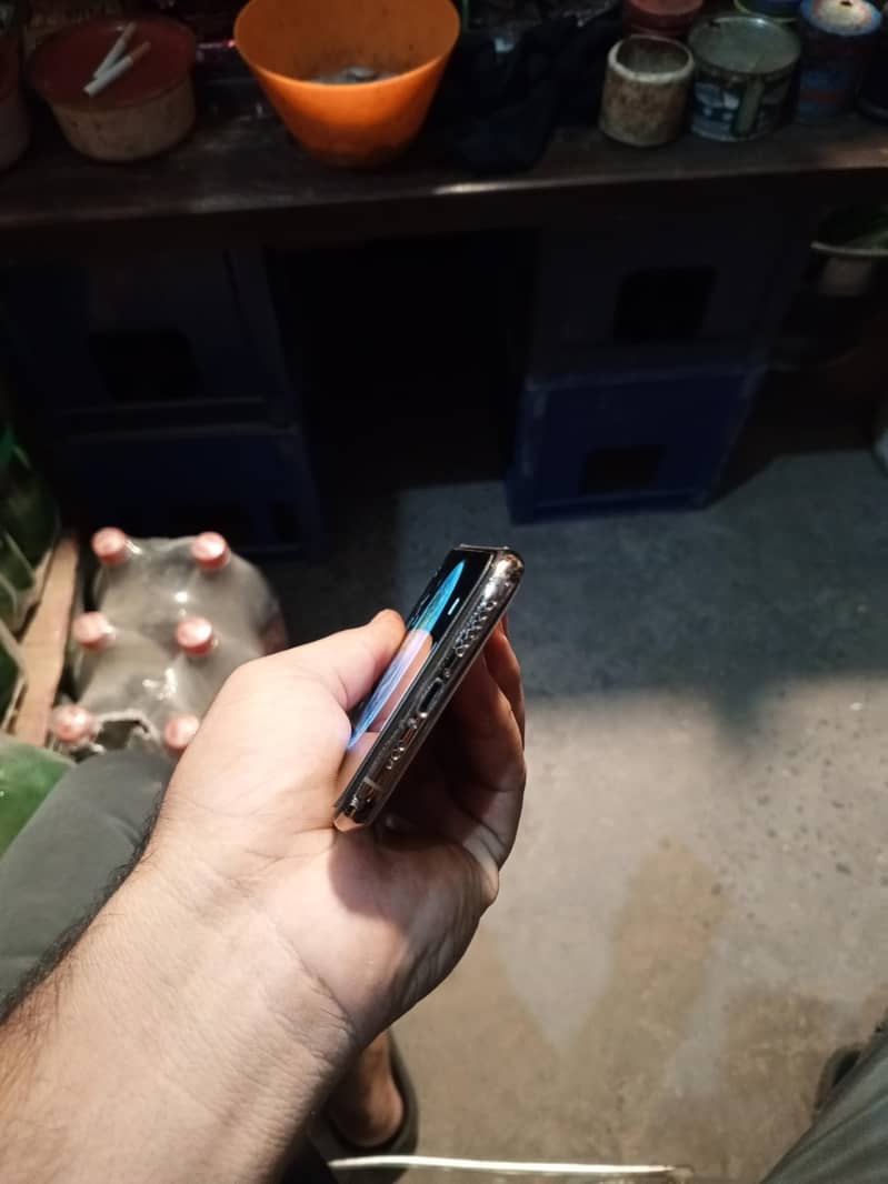 Apple iPhone XS 3