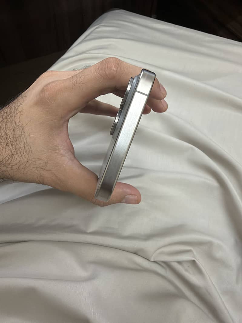 Apple iPhone 15 Pro Max 2