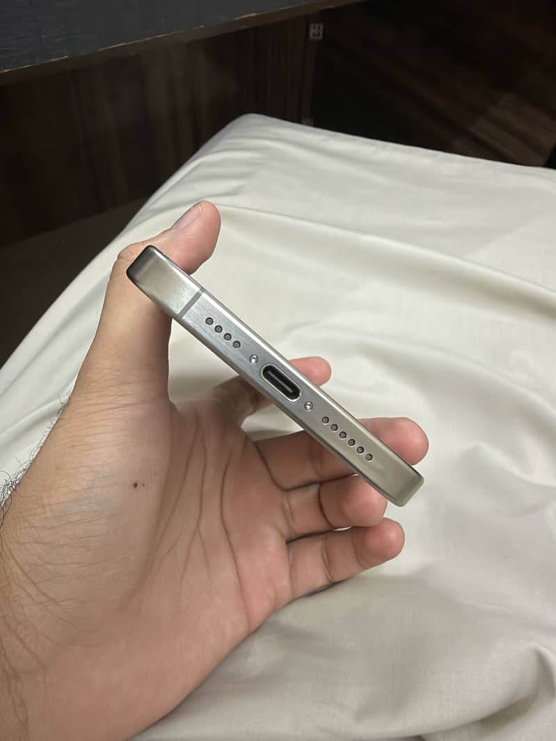 Apple iPhone 15 Pro Max 3