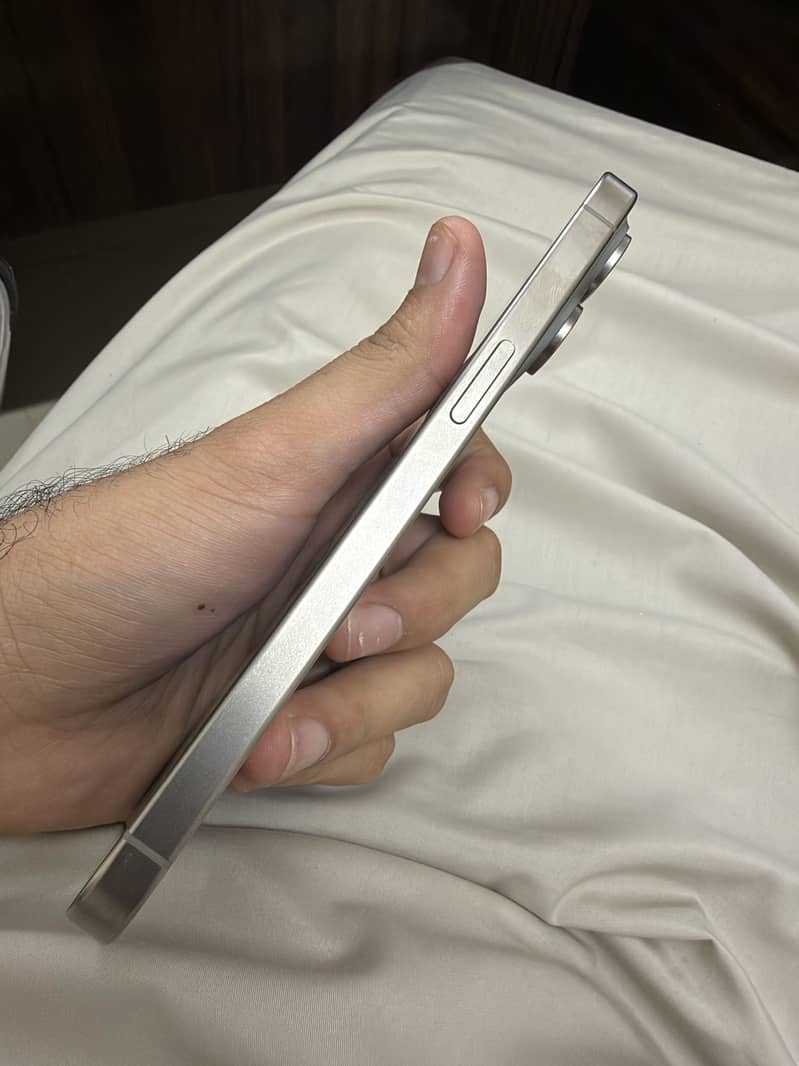 Apple iPhone 15 Pro Max 4