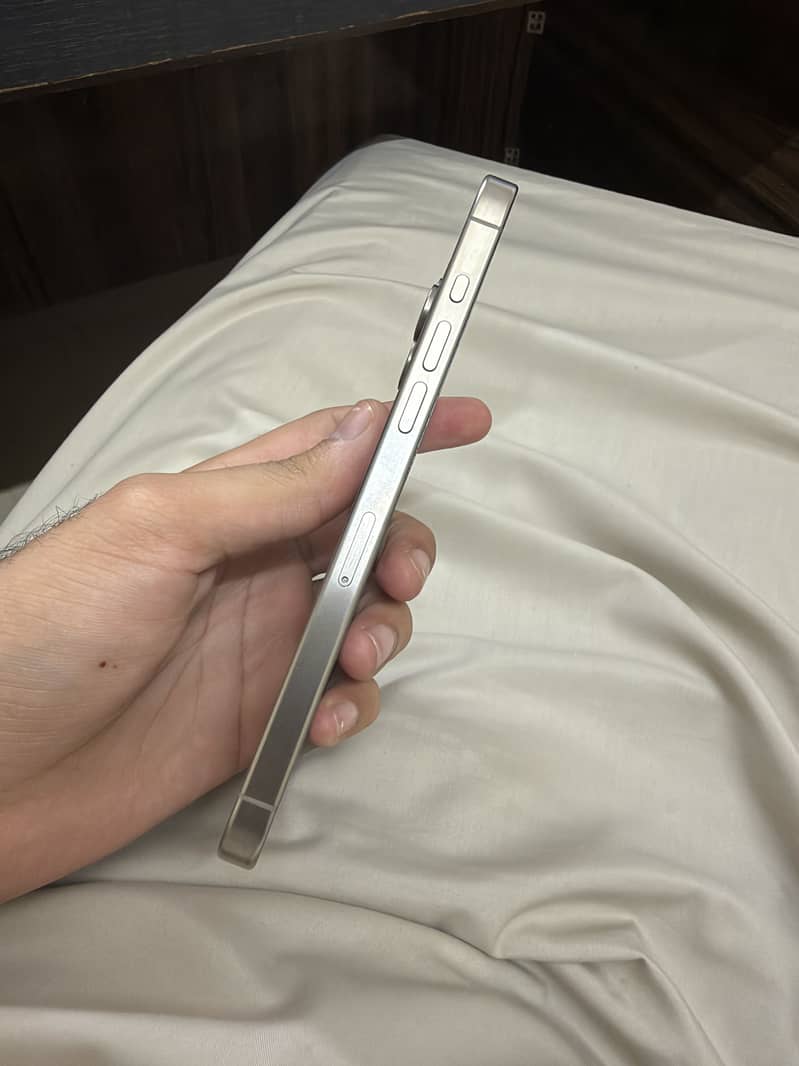 Apple iPhone 15 Pro Max 5