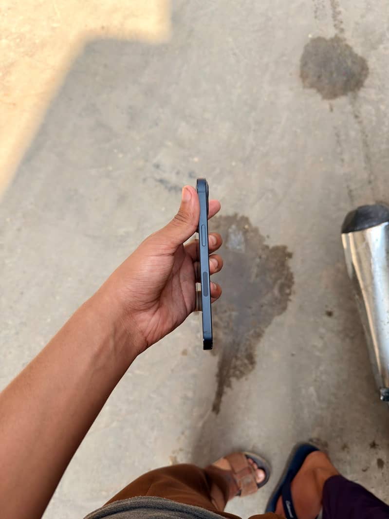 Apple iPhone 13 3