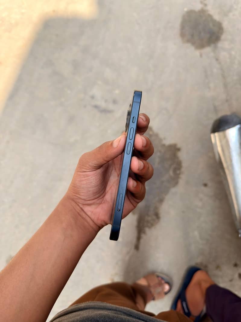 Apple iPhone 13 5