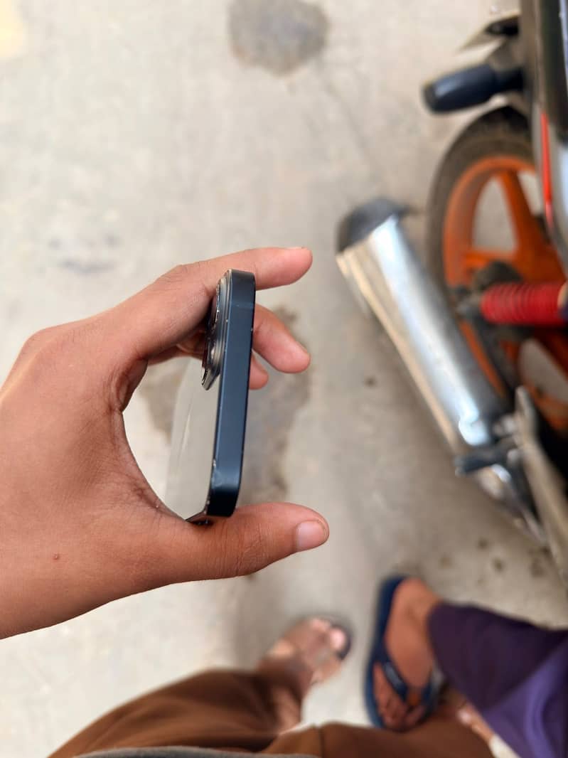 Apple iPhone 13 6