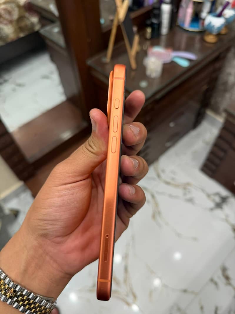 Apple iPhone 17 Pro Max 4