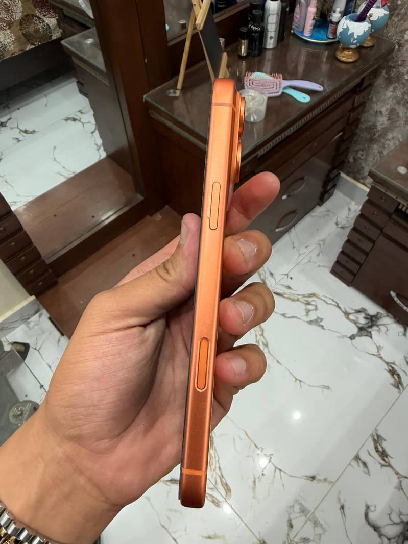 Apple iPhone 17 Pro Max 5