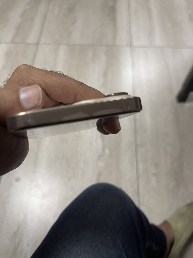 Apple iPhone 16 Pro Max Jv 4