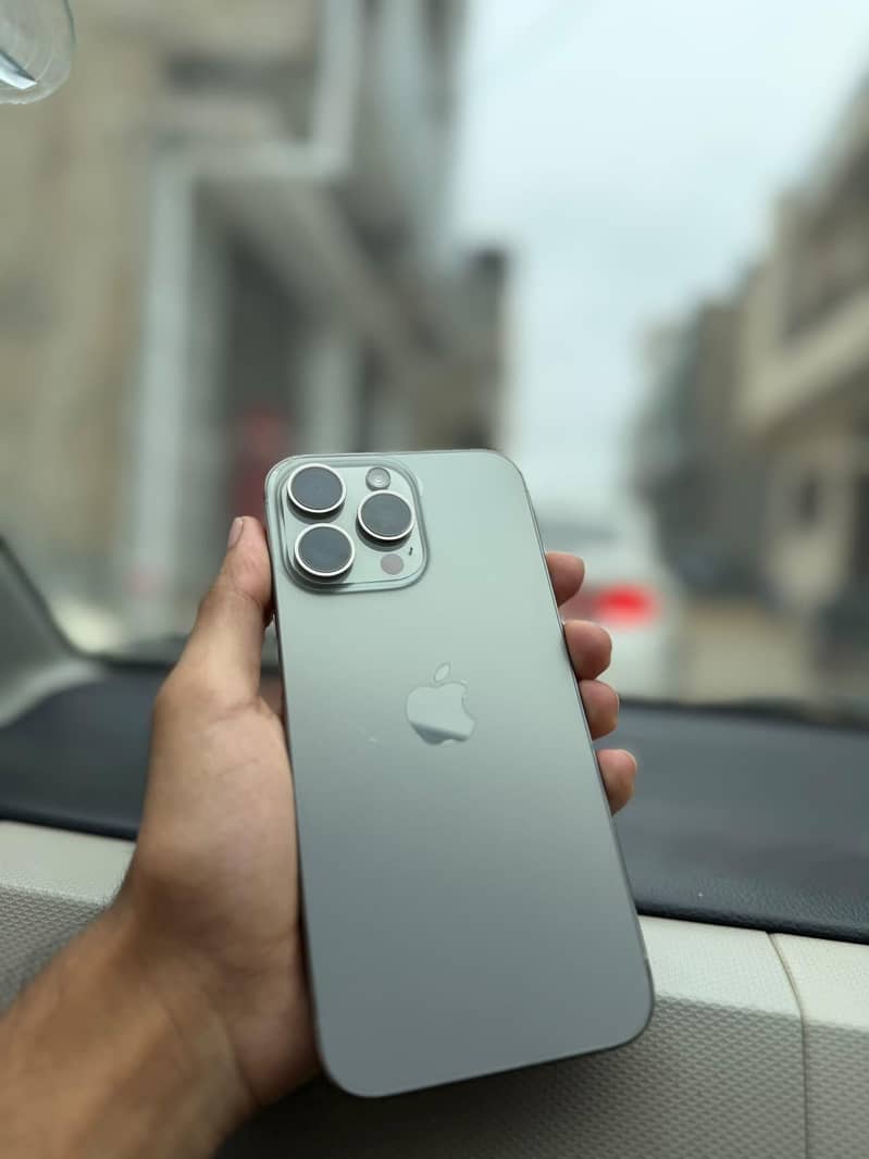 Apple iPhone 15 Pro Max 1