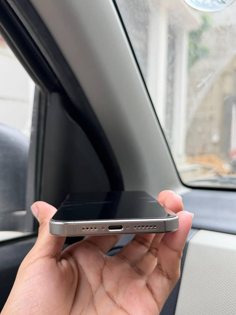 Apple iPhone 15 Pro Max 3