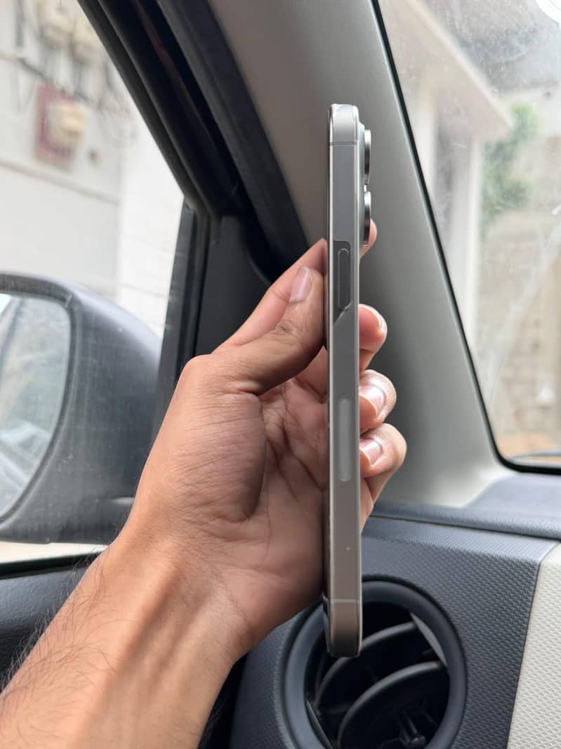 Apple iPhone 15 Pro Max 5