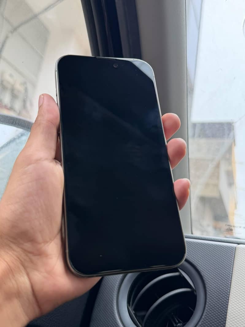 Apple iPhone 15 Pro Max 6