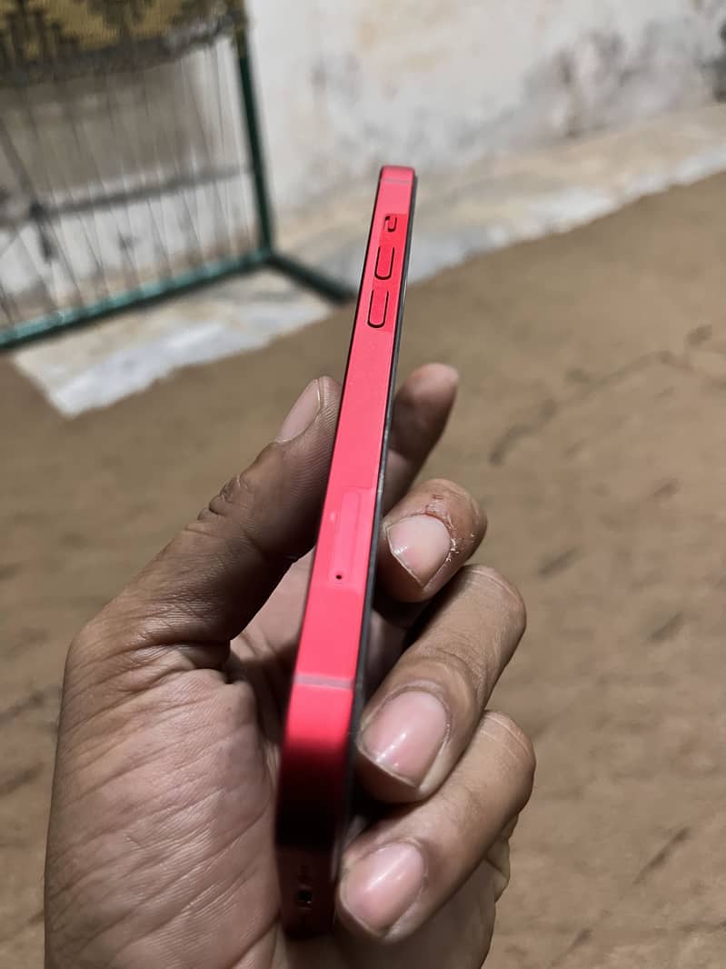 Apple iPhone 13 4
