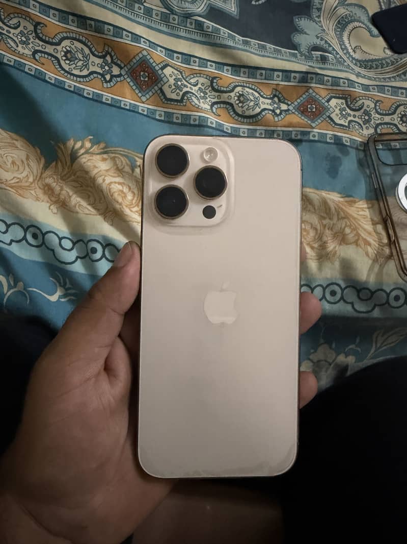 Apple iPhone 16 Pro Max 3