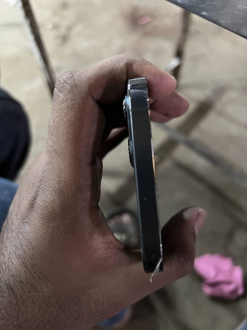 Apple iPhone 12 Pro Max 4