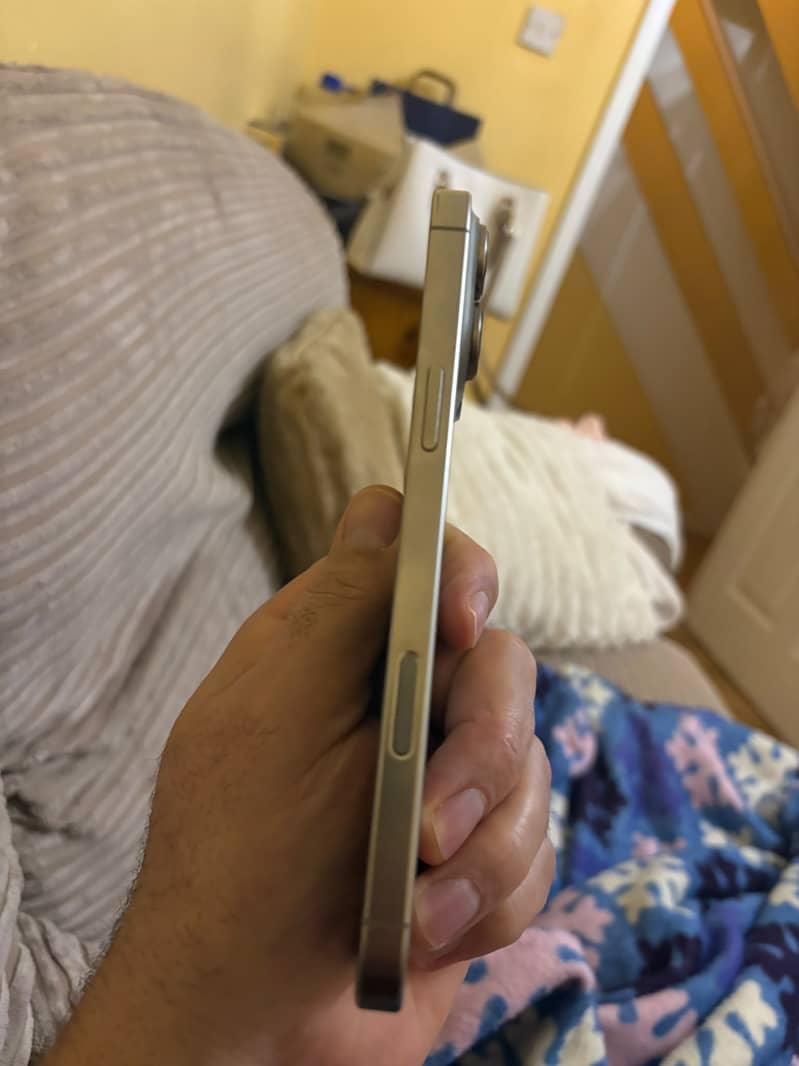 Apple iPhone 16 Pro Max 5