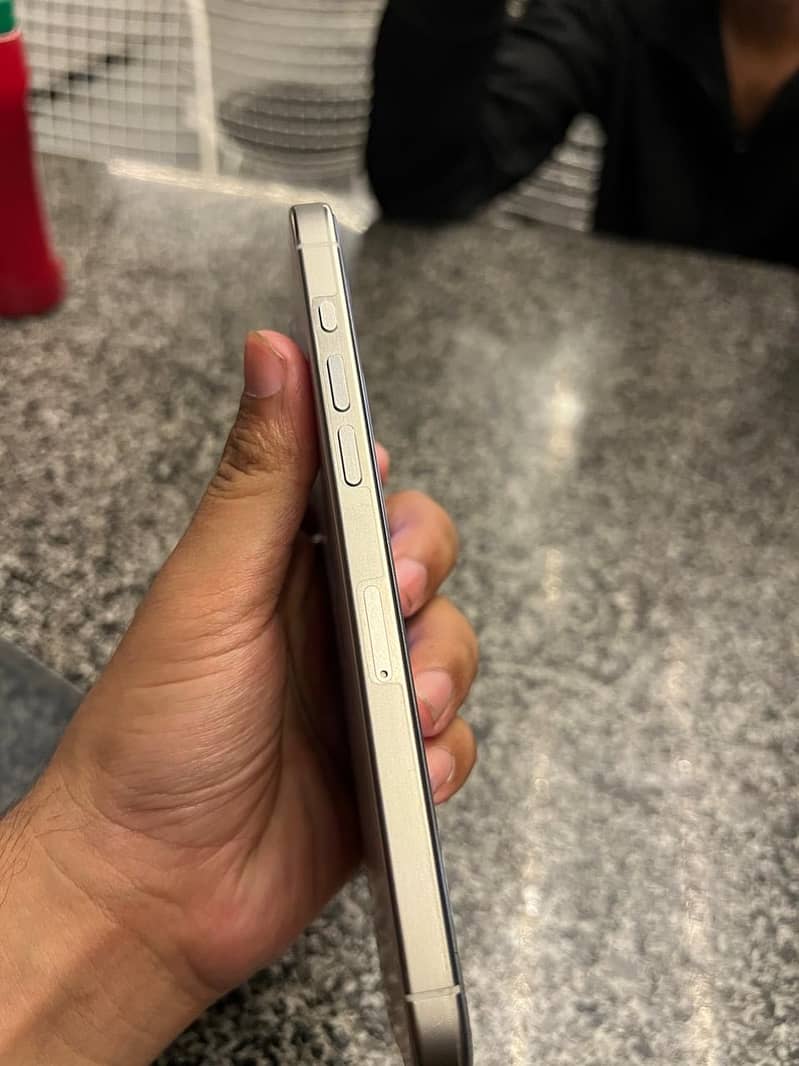 Apple iPhone 15 Pro Max 3
